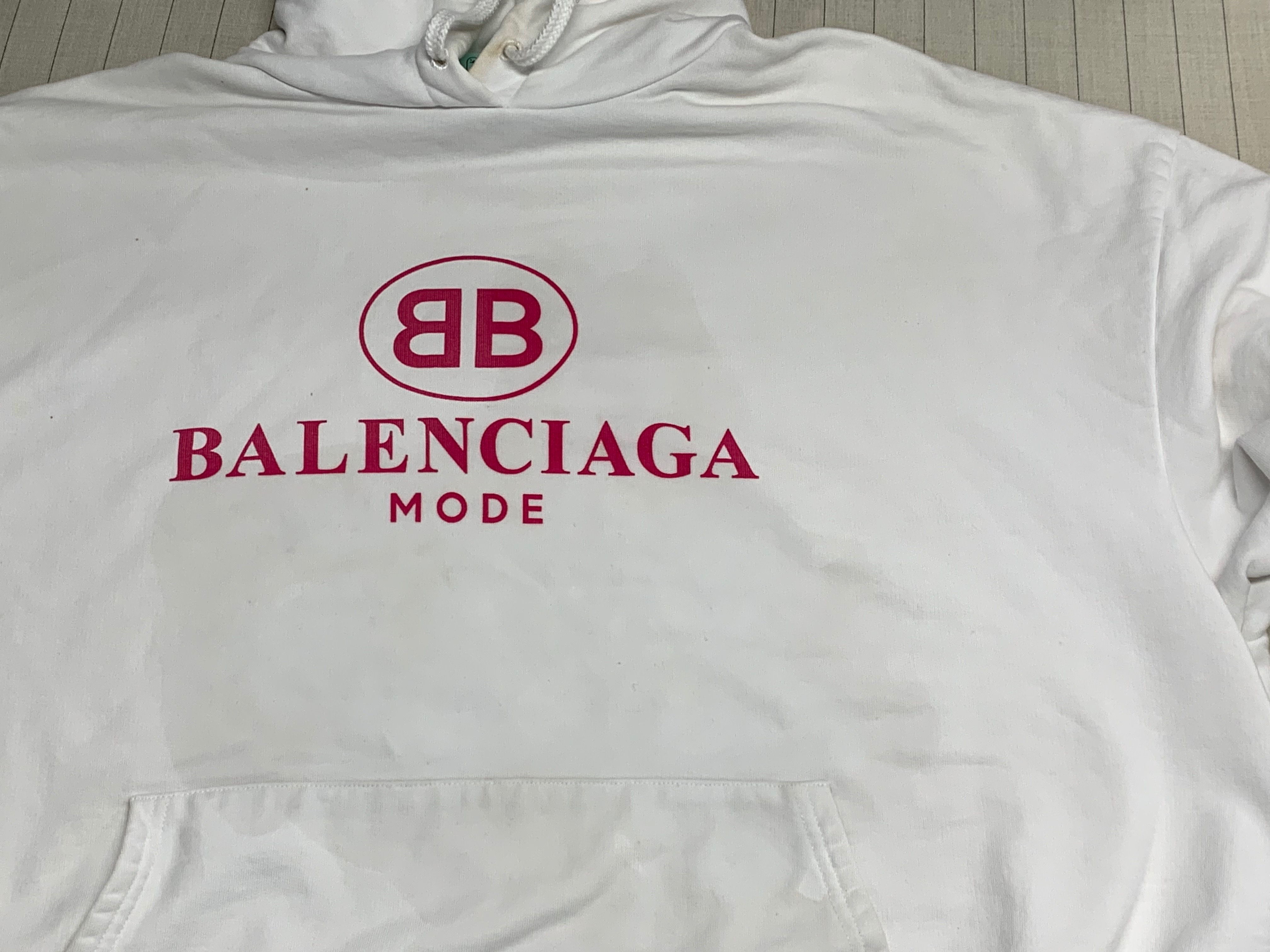 BALENCIAGA バレンシアガ のパーカーに変色したシミ | 衣類のしみ抜き 